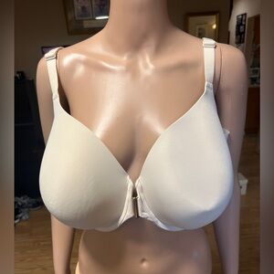 Cacique Cream Front-Closure Bra 46DD
